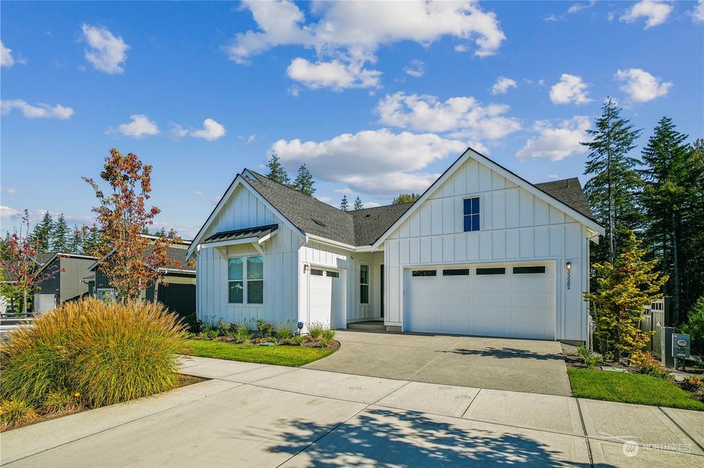 Photo of 33262 Liberty Avenue SE, Black Diamond, WA 98010 (MLS # 2295407)