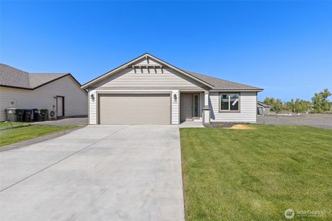 Photo of 312 Montana Street, Moses Lake, WA 98837 (MLS # 2426531)