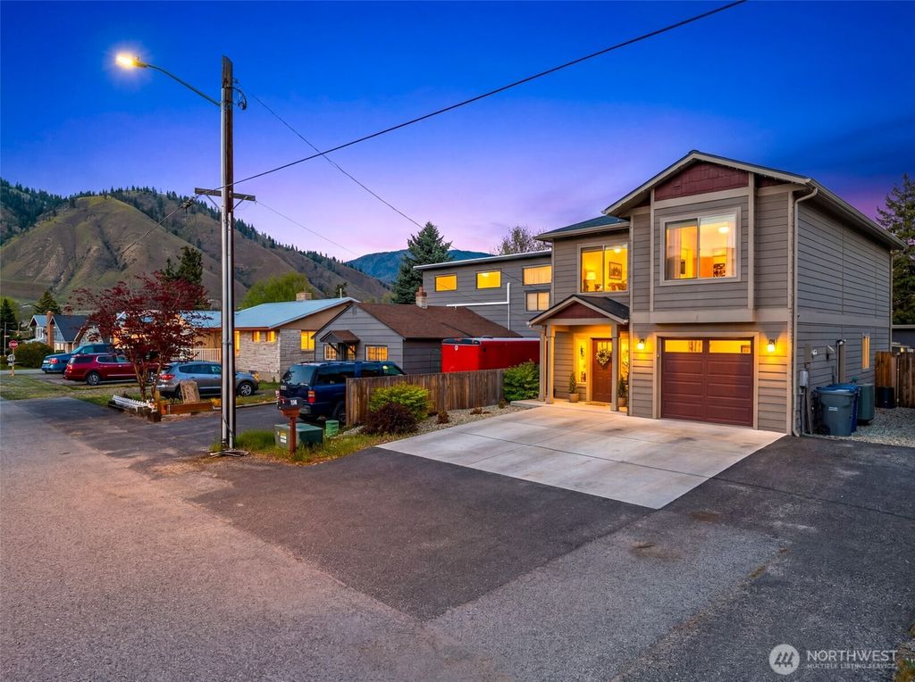 Photo of 307 Chapel Street, Cashmere, WA 98815 (MLS # 2510244)