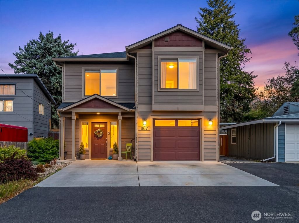 Photo of 307 Chapel Street, Cashmere, WA 98815 (MLS # 2510244)