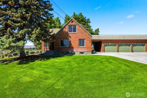 Photo of 2606 Draper Road, Yakima, WA 98903 (MLS # 2536097)