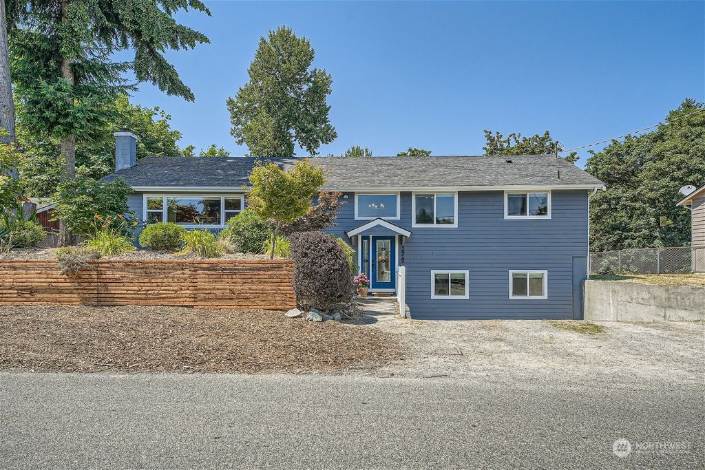 Photo of 5929 18th Avenue SW, Seattle, WA 98106 (MLS # 2267961)