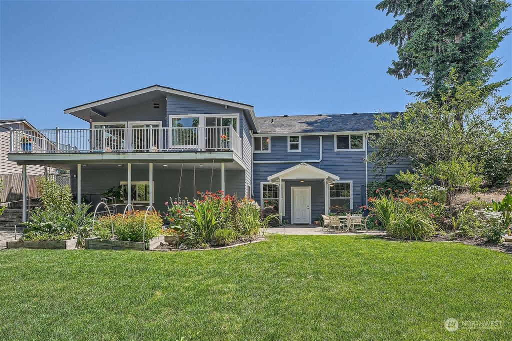 Photo of 5929 18th Avenue SW, Seattle, WA 98106 (MLS # 2267961)