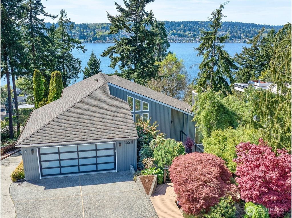 Photo of 15211 61st Place NE, Kenmore, WA 98028 (MLS # 2506397)