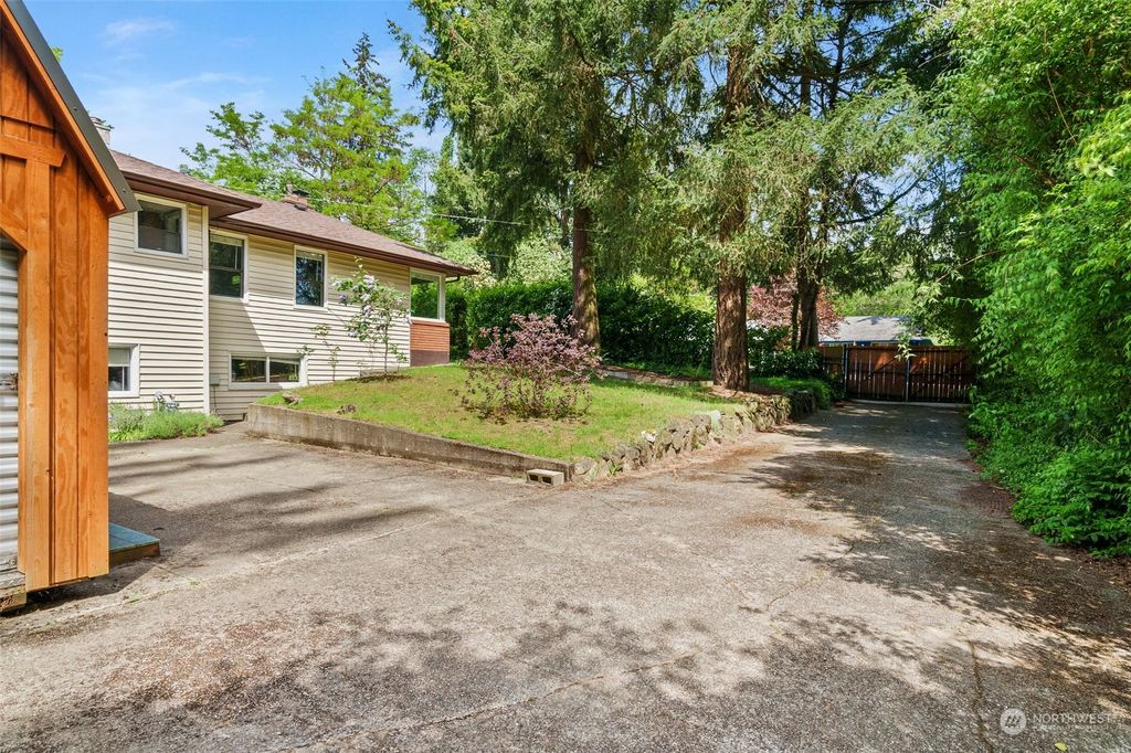 Photo of 11833 3rd Avenue S #123, Burien, WA 98168 (MLS # 2126539)