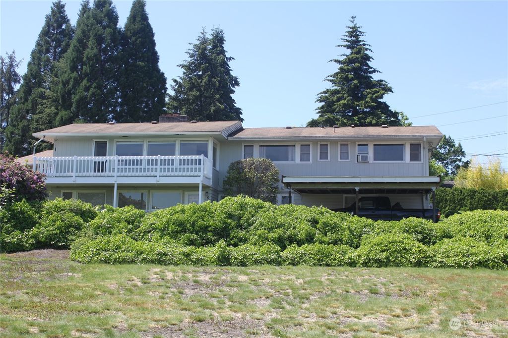 Photo of 17229 NE 40th Street, Redmond, WA 98052 (MLS # 2072269)
