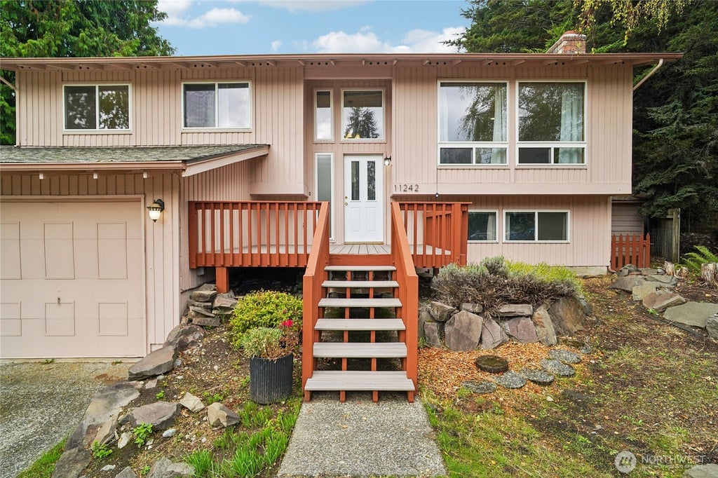 Photo of 11242 SE 321st Place, Auburn, WA 98092 (MLS # 2582571)