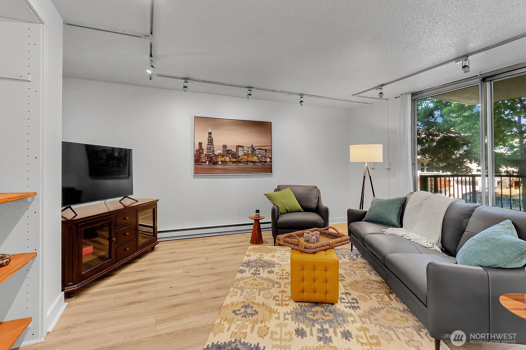 4540 8th Avenue NE 202