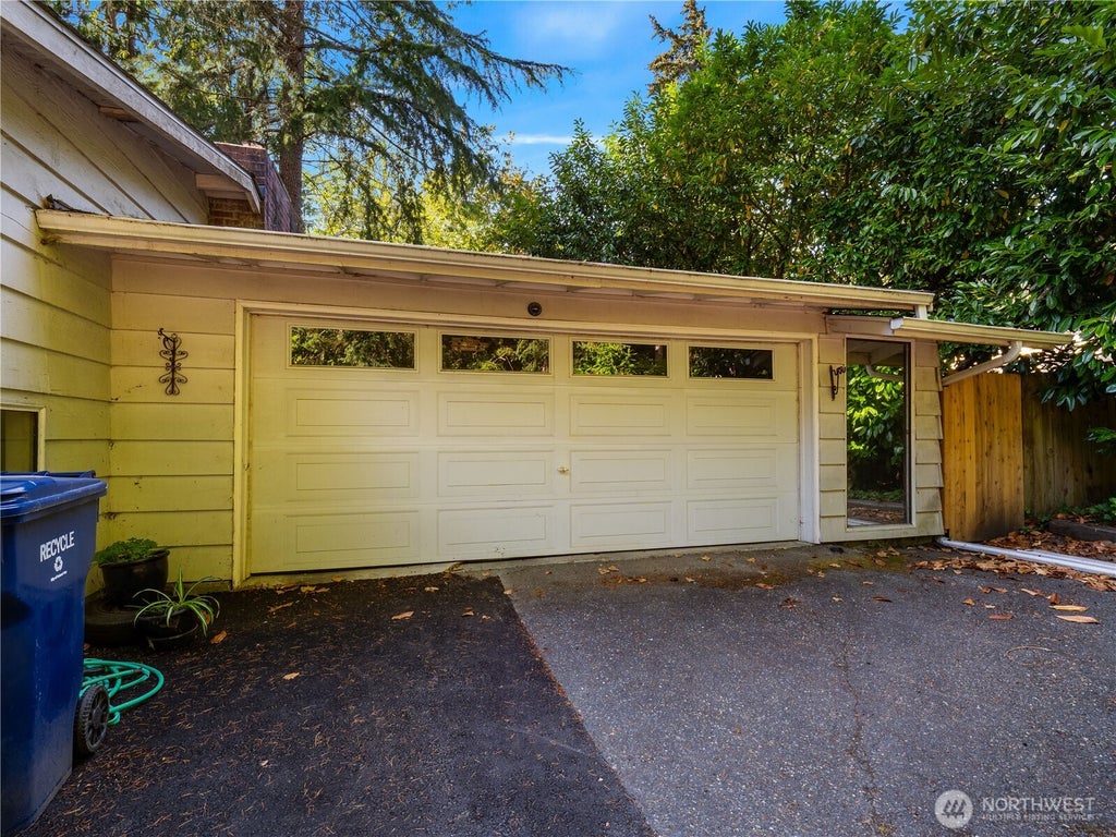 Photo of 31233 22nd Avenue SW, Federal Way, WA 98023 (MLS # 2583492)