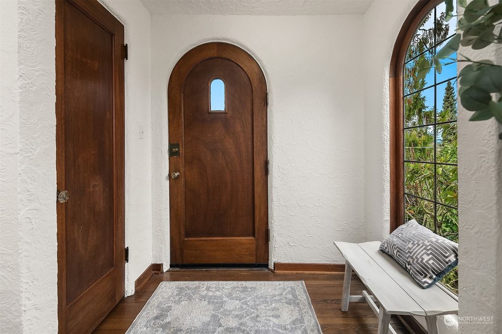 Photo of 1925 E Lynn Street, Seattle, WA 98112 (MLS # 2323402)