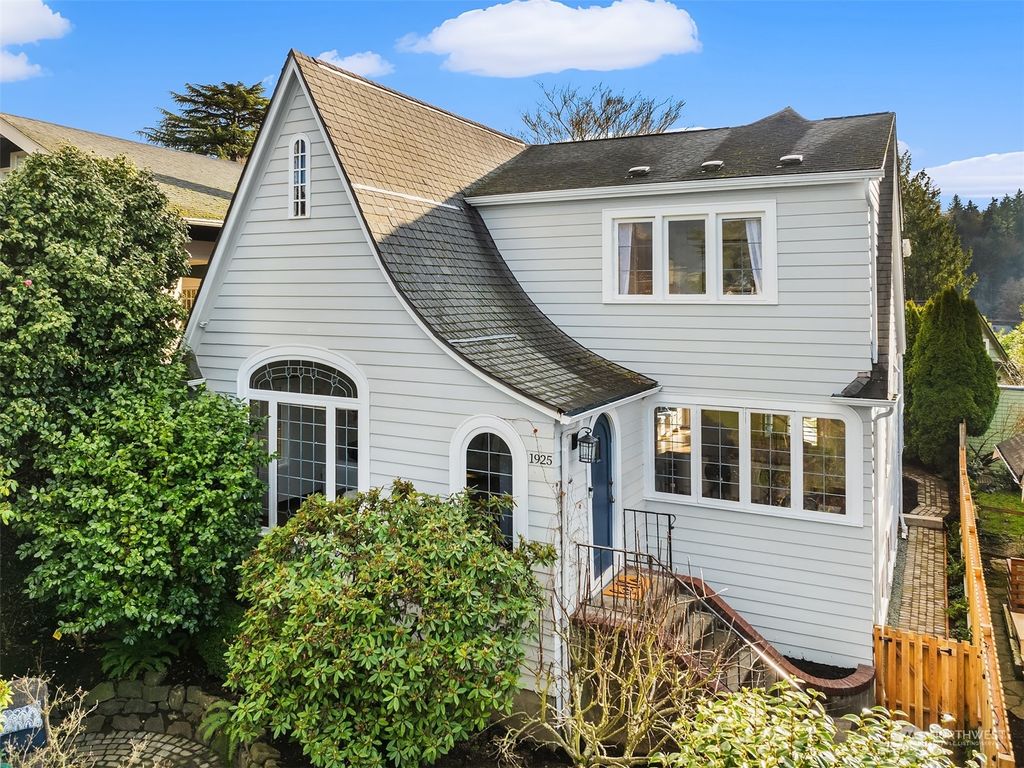 Photo of 1925 E Lynn Street, Seattle, WA 98112 (MLS # 2323402)