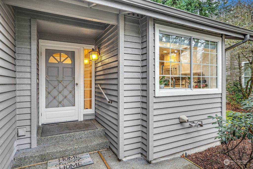 Photo of 6725 113th Place SE, Bellevue, WA 98006 (MLS # 2024108)