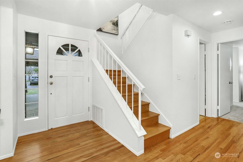 Photo of 6725 113th Place SE, Bellevue, WA 98006 (MLS # 2024108)