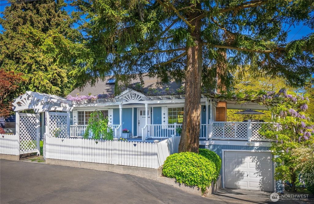 Photo of 11600 3rd Avenue NE, Seattle, WA 98125 (MLS # 2366899)