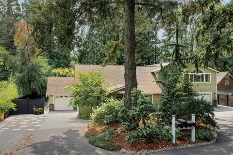 Photo of 11633 NE 92nd Street, Kirkland, WA 98033 (MLS # 2566095)
