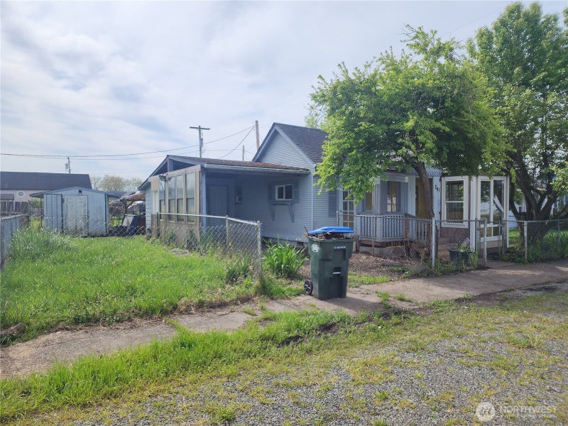 241 SW 10th Street
