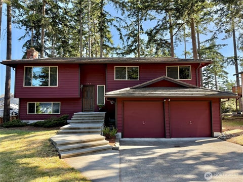 Photo of 745 SW 13th Avenue, Oak Harbor, WA 98277 (MLS # 2543596)