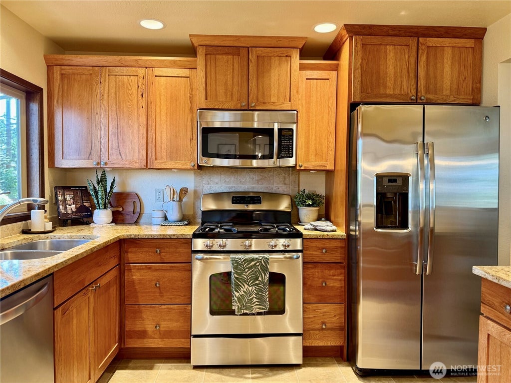 Photo of 745 SW 13th Avenue, Oak Harbor, WA 98277 (MLS # 2543596)