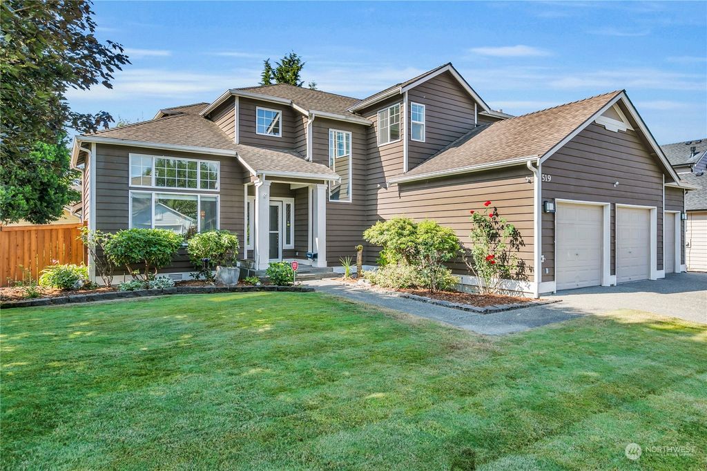 Photo of 519 S 195th Place, Des Moines, WA 98148 (MLS # 2145310)