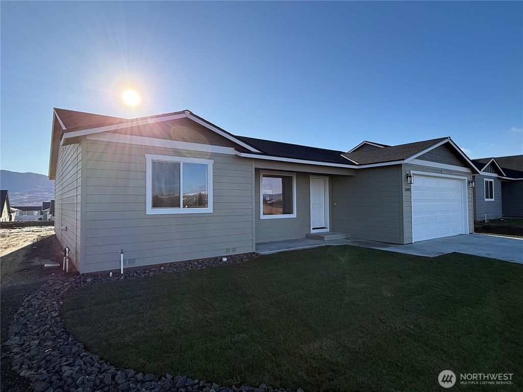 Photo of 2400 2nd Street SE, East Wenatchee, WA 98802 (MLS # 2461488)