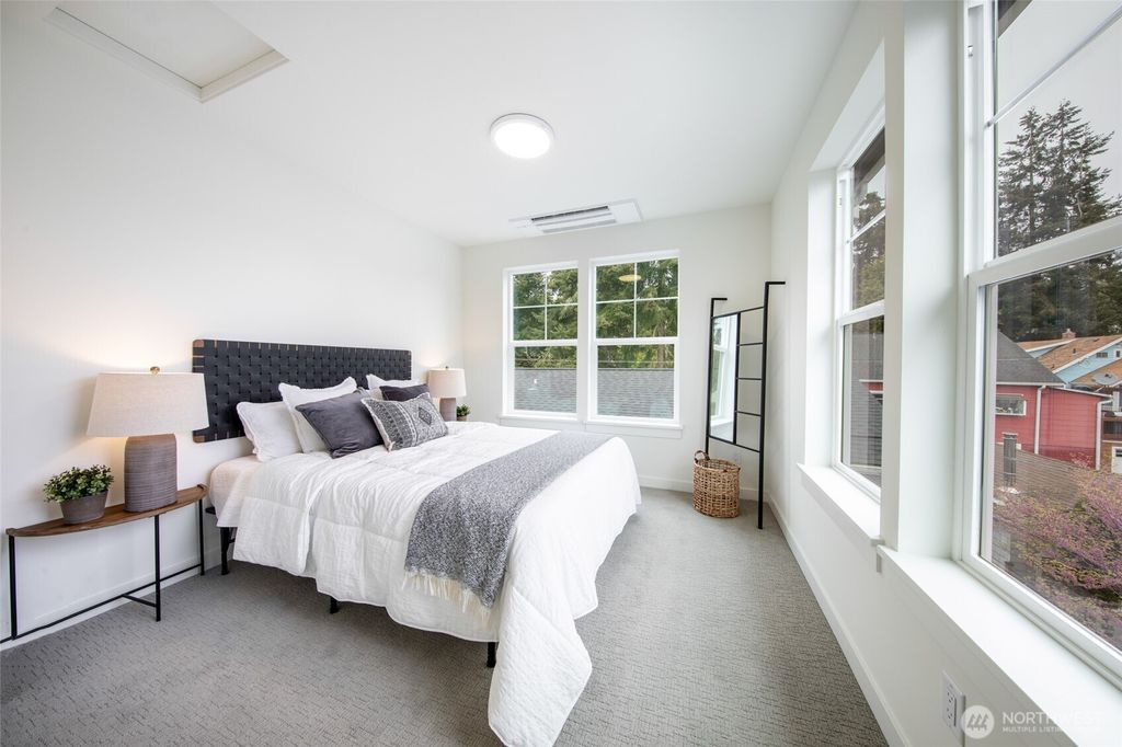 listing image 9361391404536983871