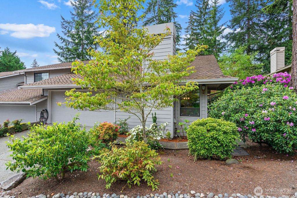 Photo of 16145 SE 33rd Lane, Bellevue, WA 98008 (MLS # 2375054)
