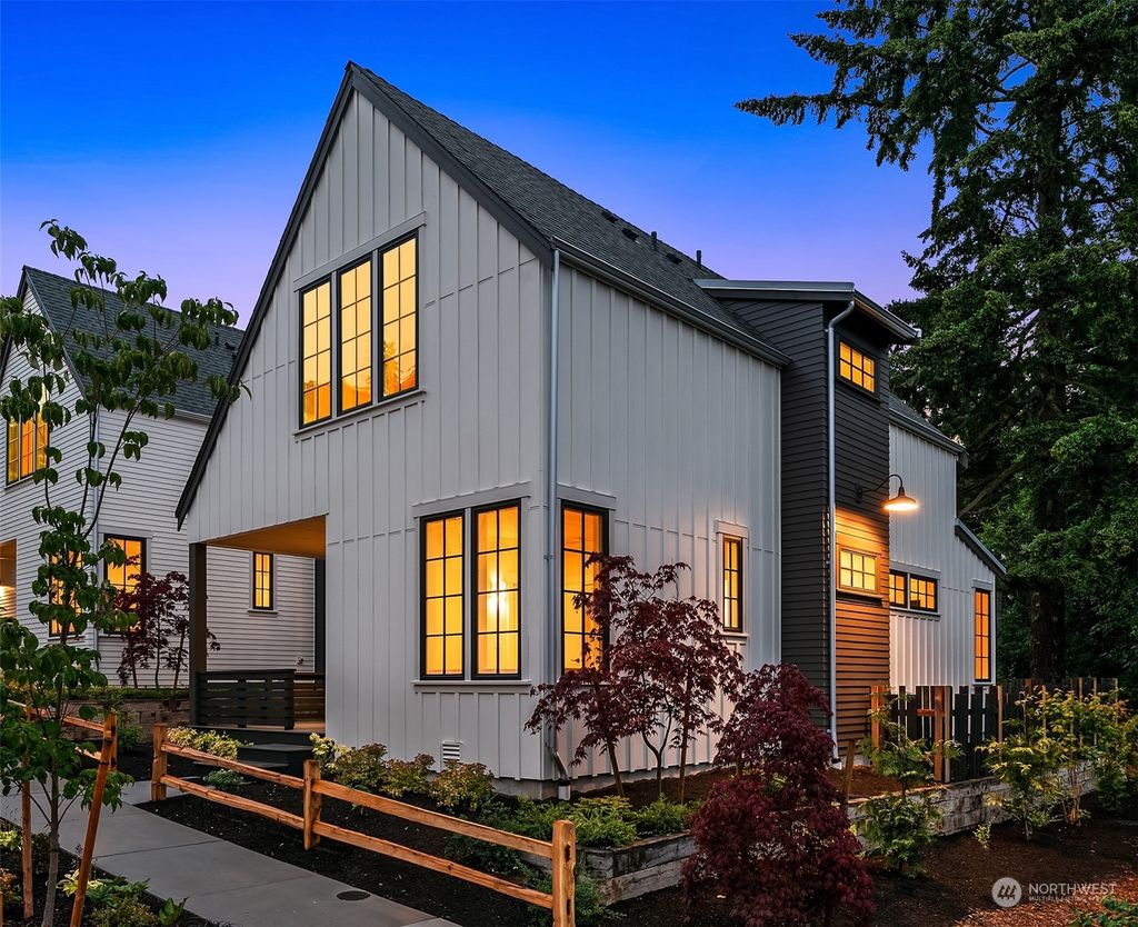 Photo of 2222 NE 125th Street, Seattle, WA 98125 (MLS # 2229031)