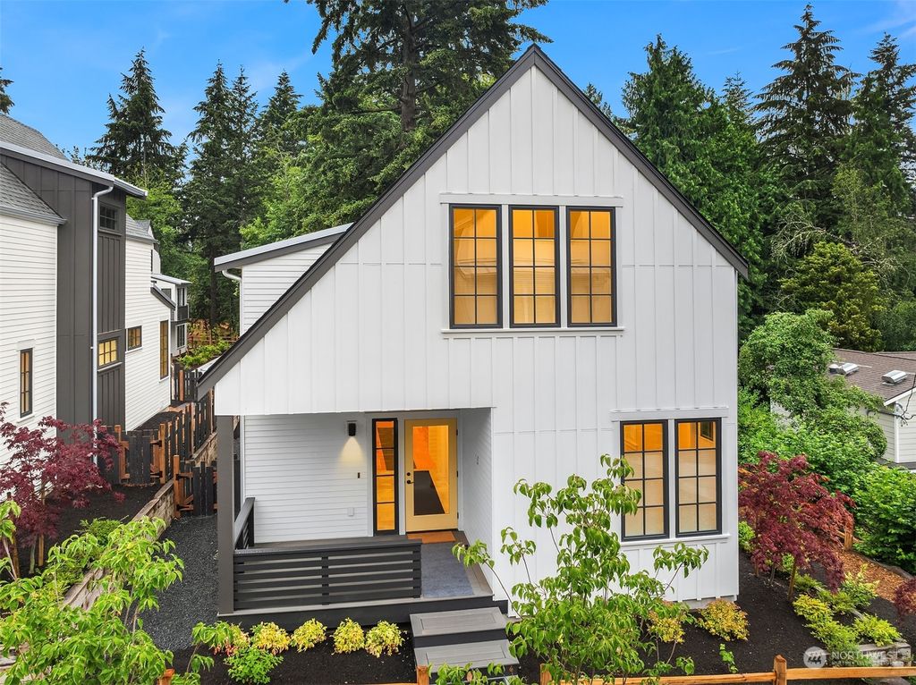 Photo of 2222 NE 125th Street, Seattle, WA 98125 (MLS # 2229031)