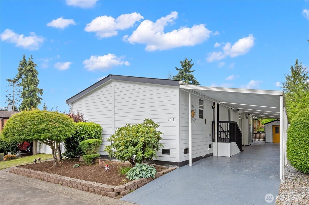 Photo of 2000 192nd Street #102, Bothell, WA 98012 (MLS # 2581049)