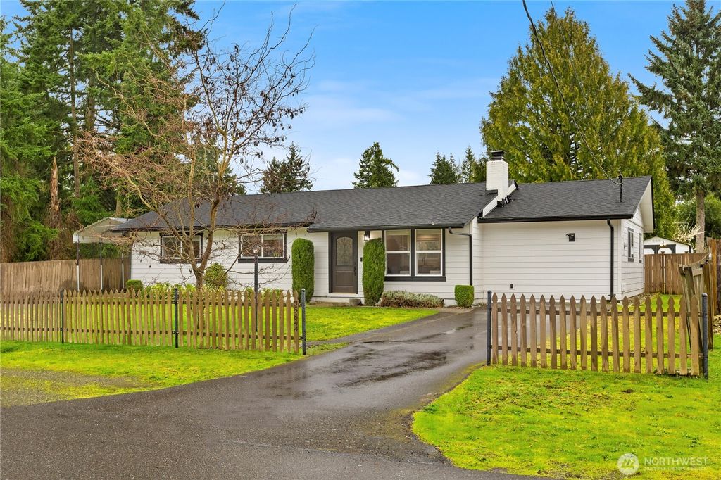 Photo of 35844 13th Avenue SW, Federal Way, WA 98126 (MLS # 2491793)