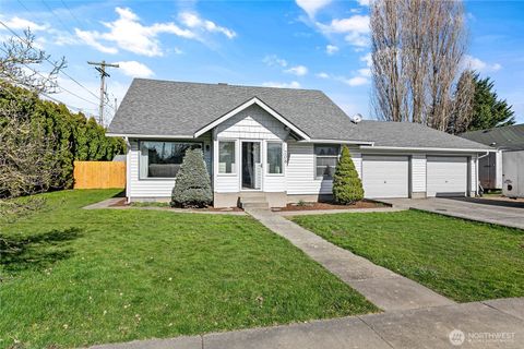 Photo of 208 Harrison Street, Sumas, WA 98295 (MLS # 2487287)