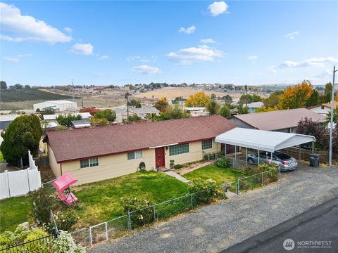 Photo of 224 NW Calla Loop Loop, Royal City, WA 99357 (MLS # 2449245) Photo of 224 NW Calla Loop Loop, Royal City, WA 99357 (MLS # 2449245)