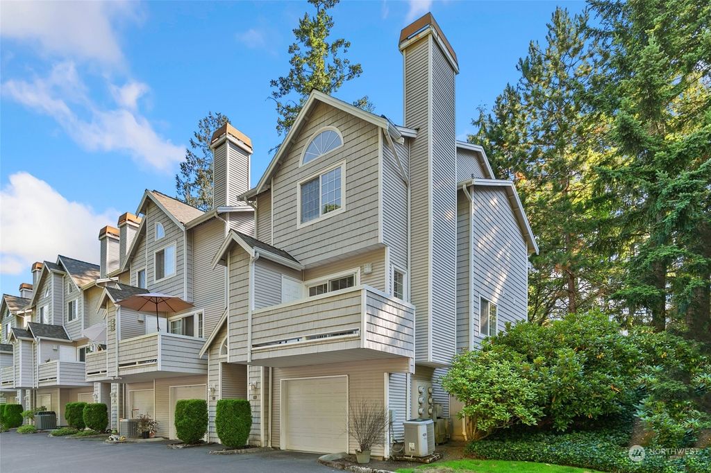 Photo of 601 12th Avenue NW #E6, Issaquah, WA 98207 (MLS # 2152928)
