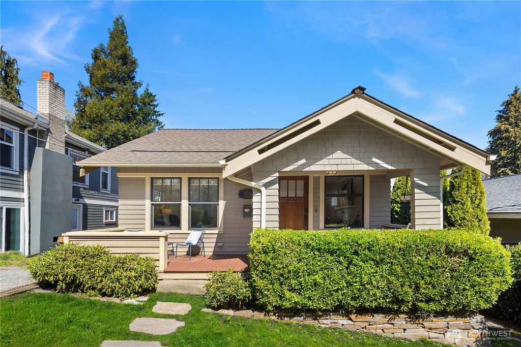 Photo of 324 NE 54th Street, Seattle, WA 98105 (MLS # 2504999)