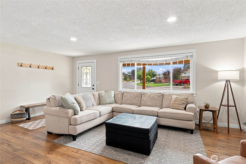 117 Whitebirch Place