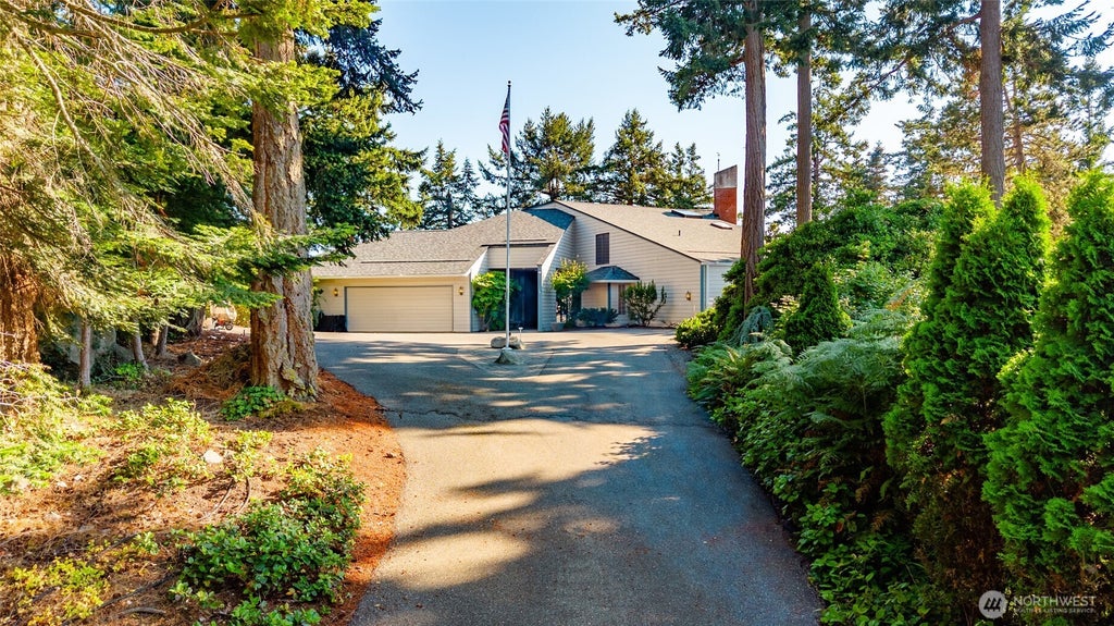 Photo of 733 Tillamuk Drive, La Conner, WA 98257 (MLS # 2560372)