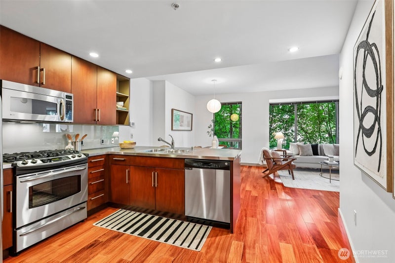 910 Lenora Street S307