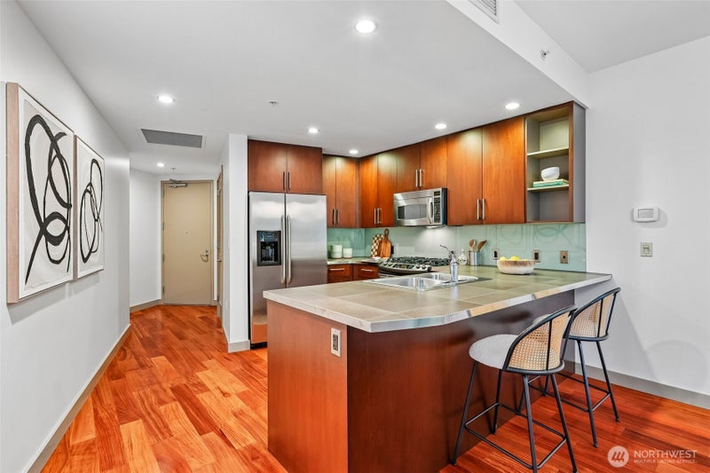 910 Lenora Street S307