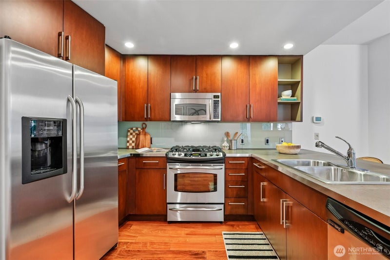 910 Lenora Street S307