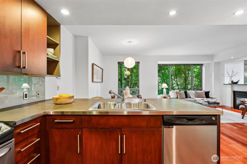 910 Lenora Street S307