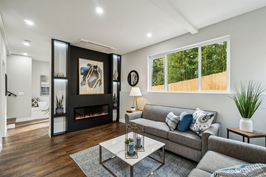 Photo of 7016 20th Avenue NE, Seattle, WA 98115 (MLS # 2307437)