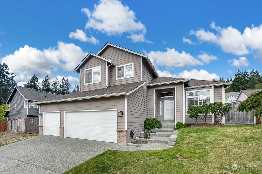Photo of 1227 199th Street SW, Lynnwood, WA 98036 (MLS # 2158588)