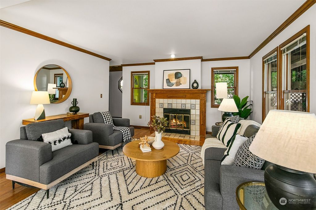 Photo of 5719 40th Avenue NE, Seattle, WA 98105 (MLS # 2289885)