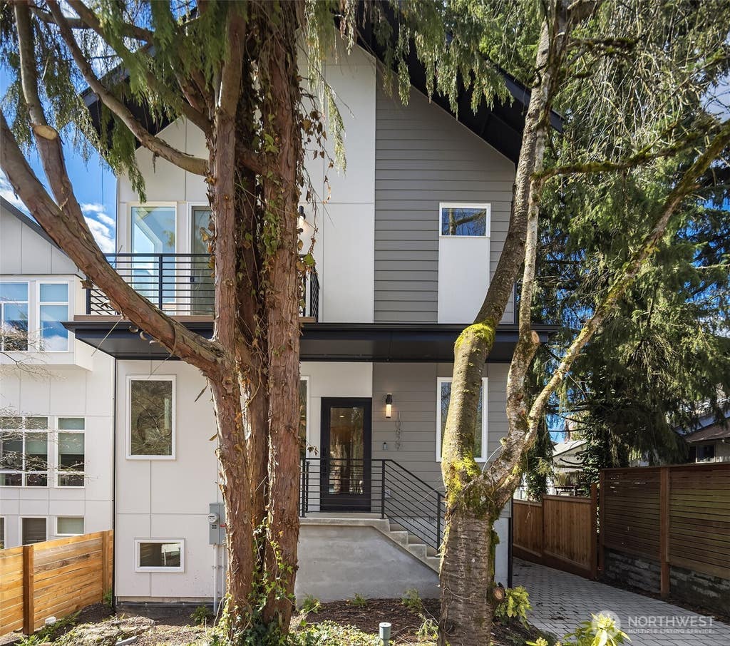 Photo of 10829 11th Avenue NE, Seattle, WA 98125 (MLS # 2561345)