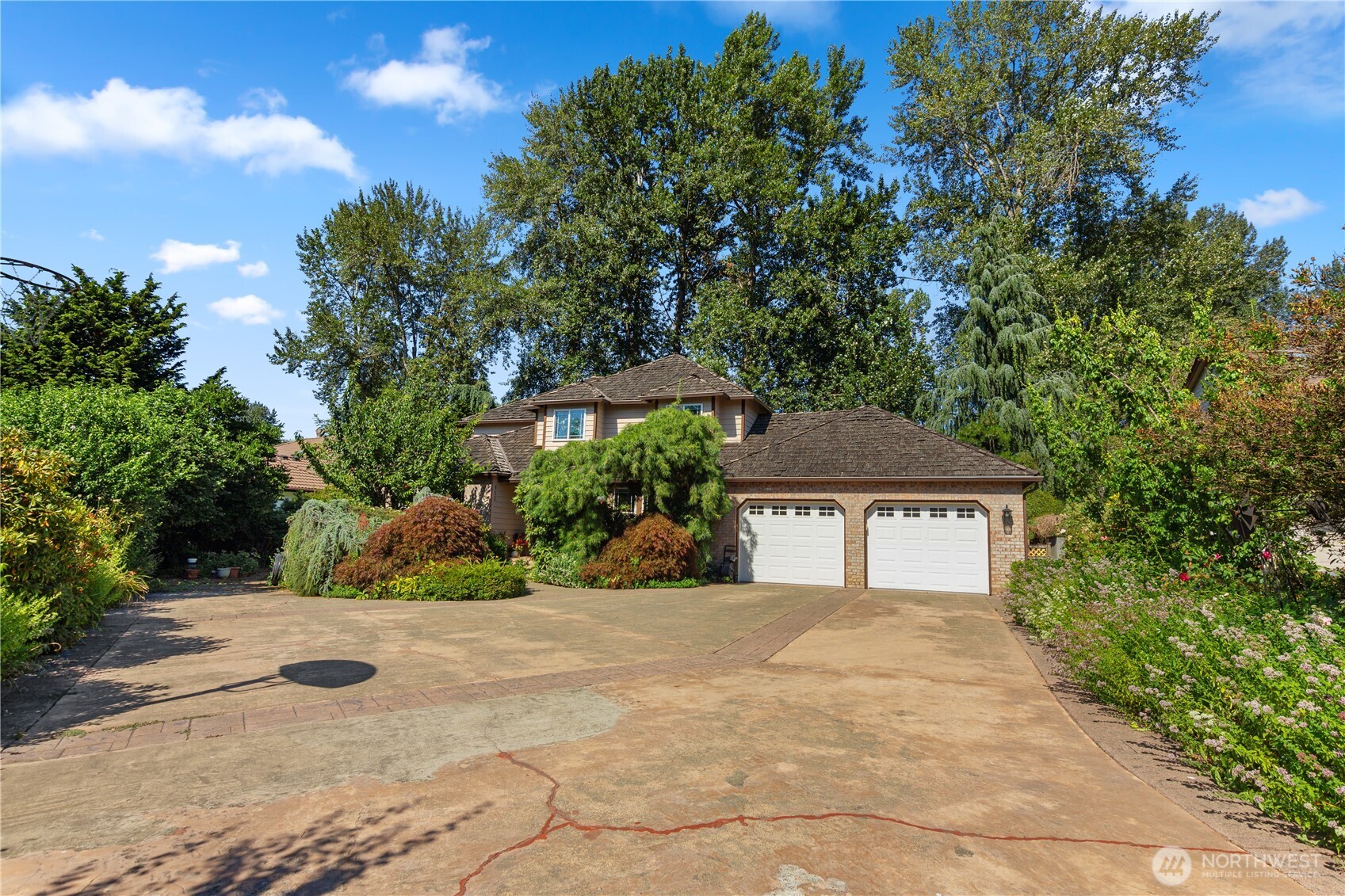 932 Pike Place NE