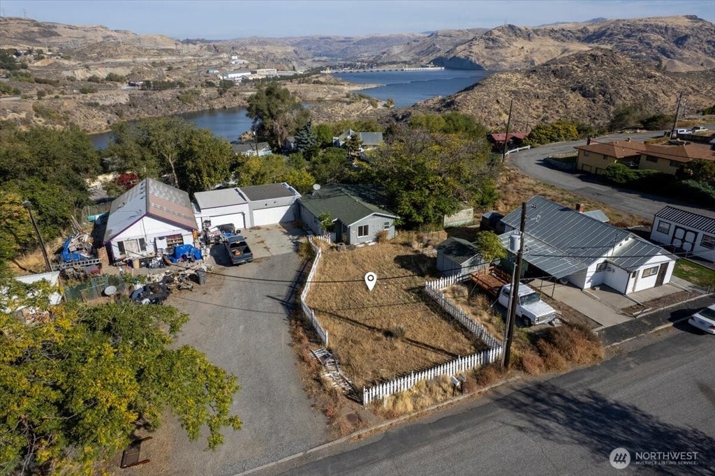 Photo of 213 Roosevelt Drive, Grand Coulee, WA 99133 (MLS # 2593136)