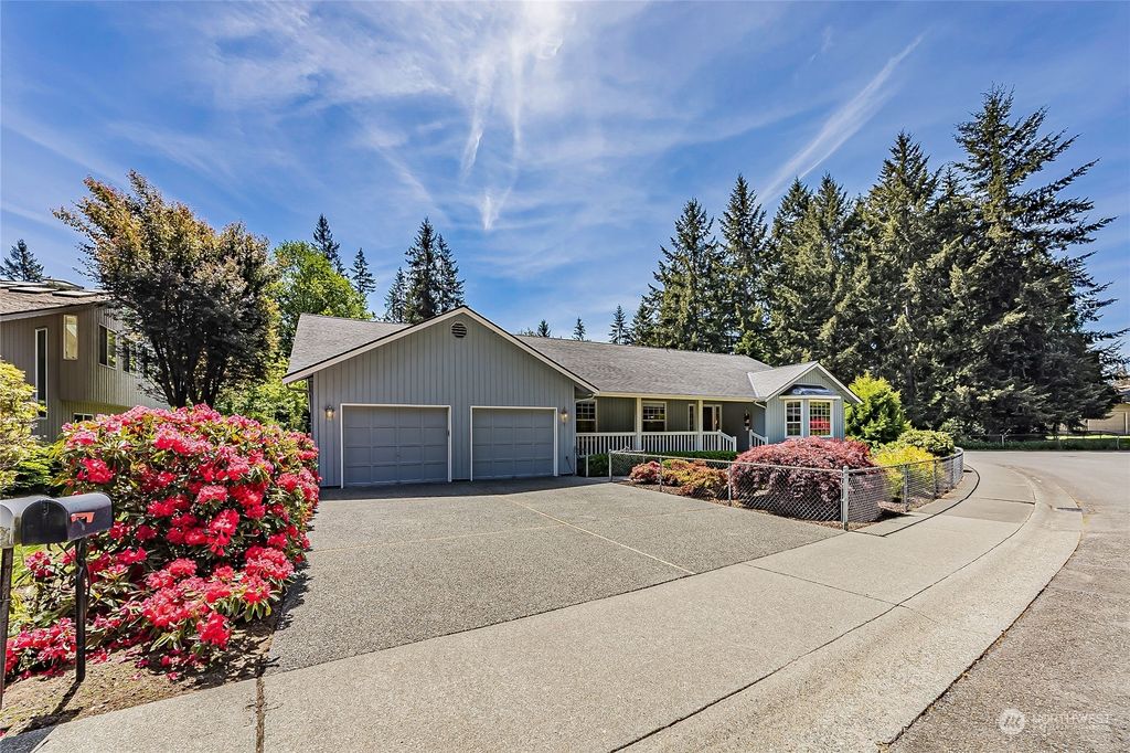 Photo of 14925 SE 139th Place, Renton, WA 98059 (MLS # 2238595)