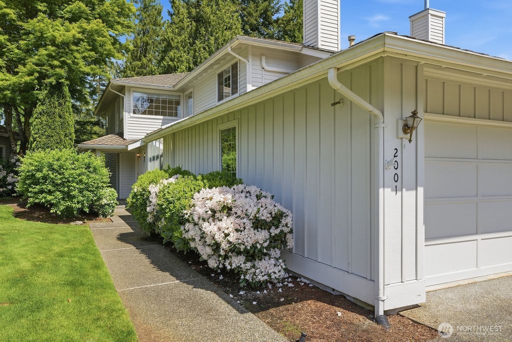 Photo of 2001 Mill Pointe Drive SE, Mill Creek, WA 98012 (MLS # 2519254)