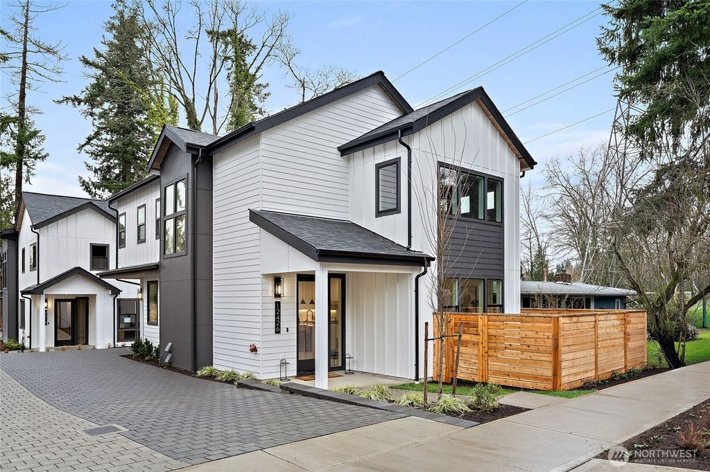 Photo of 12426 NE 90th Street, Kirkland, WA 98033 (MLS # 2521642)