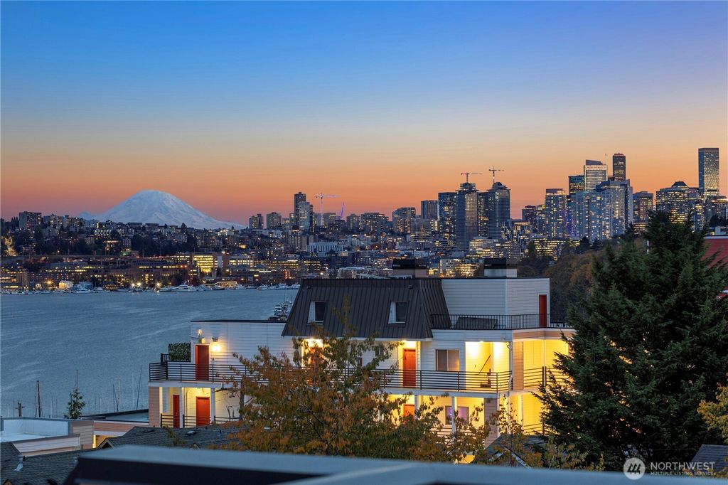 Photo of 922 A N 35th Street, Seattle, WA 98103 (MLS # 2376893)